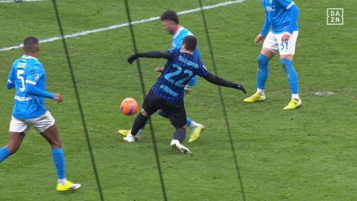 Inter-Napoli, Marelli: “Mkhitaryan tocca il pallone, Rrahmani in ritardo: è rigore” - immagine 1