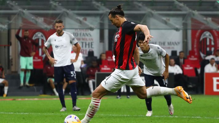 MILAN, ITALY - SEPTEMBER 21: Zlatan Ibrahimovic of AC Milan scores his second goal from the penalty spot during the Serie A match between AC Milan and Bologna FC at Stadio Giuseppe Meazza on September 21, 2020 in Milan, Italy. (Photo by Marco Luzzani/Getty Images) Bologna-Milan, i migliori marcatori rossoneri nei match al Dall’Ara - immagine 1