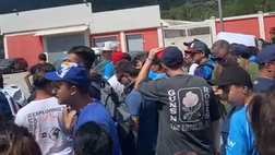 Tifosi in attesa dei calciatori: ma c’è un problema, non sono previsti incontri!