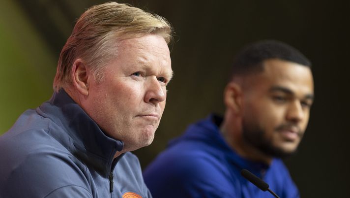 MUNICH, GERMANY - OCTOBER 13: Ronald Koeman head coach of Netherlands and Cody Gakpo attend a press conference one day ahead of the UEFA Nations League 2024/25 League A Group A3 match between Germany and Netherlands at Allianz Arena on October 13, 2024 in Munich, Germany. (Photo by Maja Hitij/Getty Images) Olanda