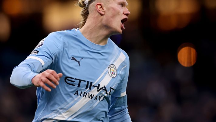 MANCHESTER, ENGLAND - DECEMBER 20: Erling Haland of Manchester City during the Premier League match between Manchester City and West Ham United at Etihad Stadium on December 20, 2025 in Manchester, England. (Photo by Carl Recine/Getty Images) Erling Haaland tra Mondiale e Pallone d’oro: l’ascesa del cyborg norvegese - immagine 1