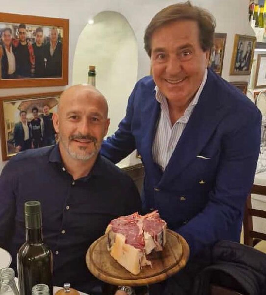 FOTO VN – Cena con bistecca nella piazza più bella di Firenze per Italiano - immagine 1
