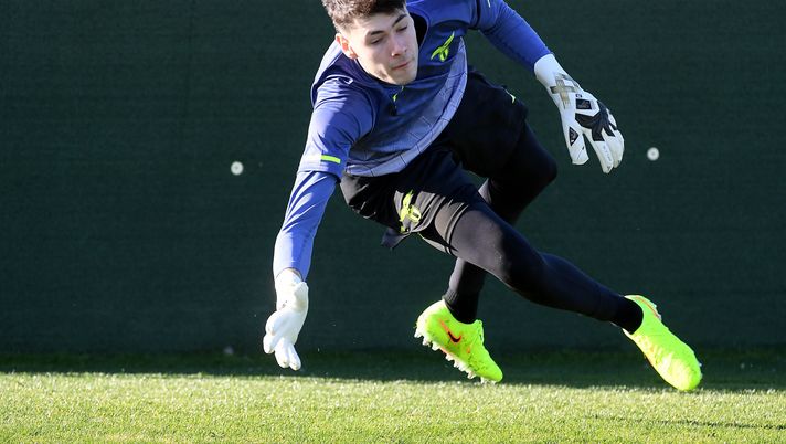 ROME, ITALY - JANUARY 27: Edoardo Motta of SS Lazio during the SS Lazio training session at the Formello Sport Centre on January 27, 2026 in Rome, Italy. (Photo by Marco Rosi - SS Lazio/Getty Images) Lazio, è il turno di Motta: debutto e titolarità fino al termine della stagione - immagine 1