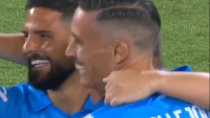 Mertens, Insigne e Callejon tornano insieme in campo e fanno rivivere emozioni speciali al Maradona. Mertens gol