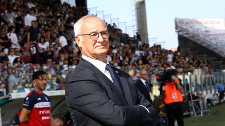 CAGLIARI, ITALY - OCTOBER 29: Cagliari's coach Claudio Ranieri looks on during the Serie A TIM match between Cagliari Calcio and Frosinone Calcio at Sardegna Arena on October 29, 2023 in Cagliari, Italy. (Photo by Enrico Locci/Getty Images) Ranieri in Cagliari-Frosinone