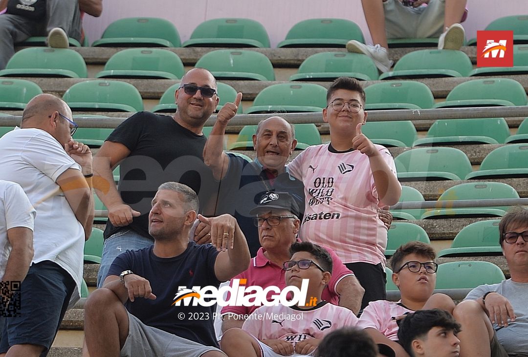 FOTOTIFO Palermo-Feralpisalò 3-0, gli scatti ai tifosi al “Renzo Barbera” (GALLERY) - immagine 23