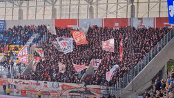 Germania, i tifosi dell’Erfurt verniciano lo stadio dei rivali del Carl Zeiss Jena durante il derby