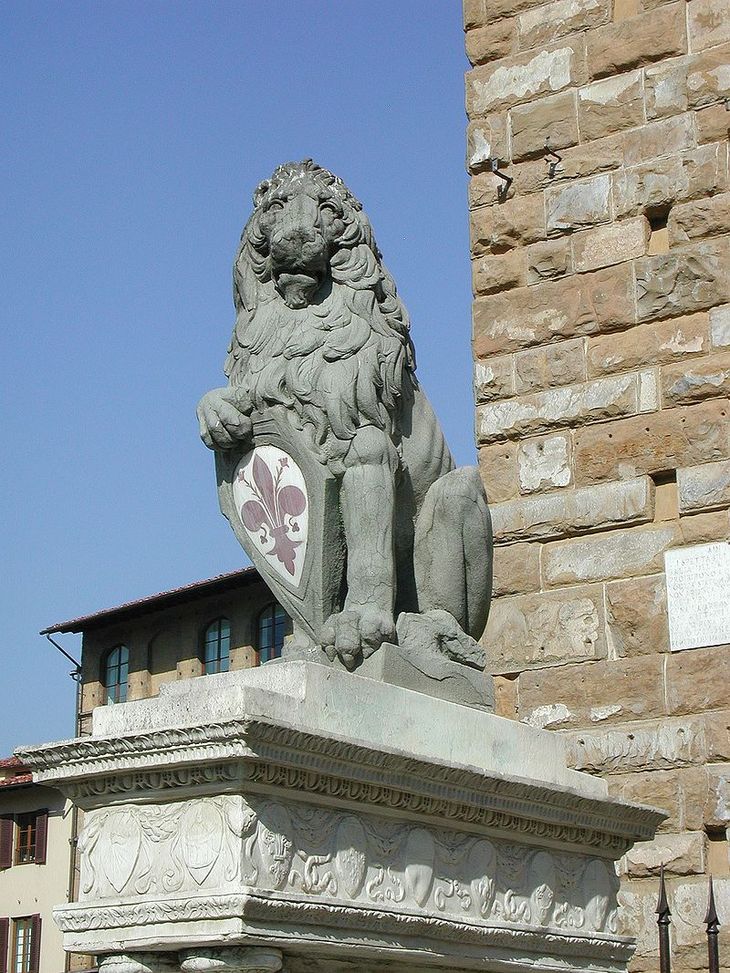 Il Marzocco fiorentino (copia dell'originale di Donatello) - Piazza della Signoria, Firenze Fiorentina, il segreto nel nome: col Brugge una sfida da ‘Leoni delle Fiandre’- immagine 3