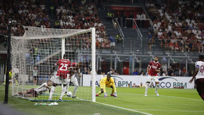 MILAN, ITALY - AUGUST 17: Malick Thiaw of AC Milan own goal, resulting in the first goal for Torino, during the Serie A match between AC Milan and Torino at Stadio Giuseppe Meazza on August 17, 2024 in Milan, Italy. Photo: Nderim Kaceli Milan-Torino 2-2, la moviola: Maresca, bocciatura piena - immagine 1