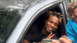 Milan, firme e foto con i tifosi per Chukwueze | PM VIDEO