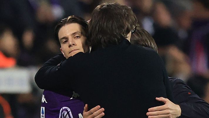 FLORENCE, ITALY - MARCH 22: Nicolo' Fagioli of ACF Fiorentina and Head coach Paolo Vanoli manager of ACF Fiorentina reacts during the Serie A match between ACF Fiorentina and FC Internazionale at Artemio Franchi on March 22, 2026 in Florence, Italy. (Photo by Gabriele Maltinti/Getty Images) Fagioli: “Potevamo prenderne di più. Stagione? Ne siamo usciti grazie a Vanoli” - immagine 1