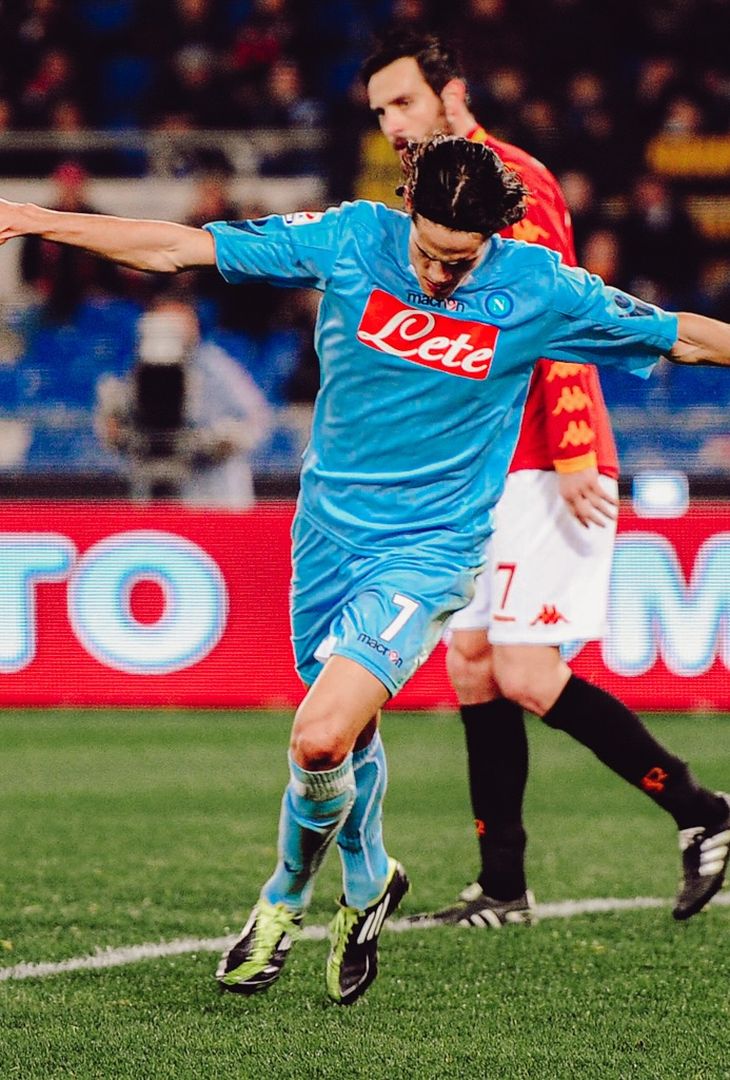 'Roma-Napoli nel corso degli anni': su Instagram, l'account ufficiale degli azzurri ha pubblicato un carosello di foto con i momenti più importanti degli ultimi quindici Derby del Sole disputatisi all'Olimpico.