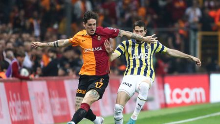 ISTANBUL, TURKEY - JUNE 4: Nicolo Zaniolo of Galatasaray is challenged by Luan Peres of Fenerbahce during the Super Lig match between Galatasaray and Fenerbahce at NEF Stadyumu on June 4, 2023 in Istanbul, Turkey. (Photo by Ahmad Mora/Getty Images)