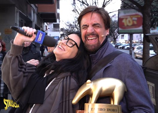 Striscia La Notizia: tapiro d’oro a Laura Pausini, ecco perché- immagine 3