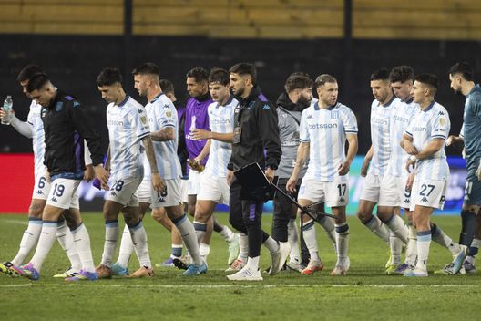 Tifosi del Racing bloccati nel settore ospiti per ore, Milito tuona: “È una follia”- immagine 2