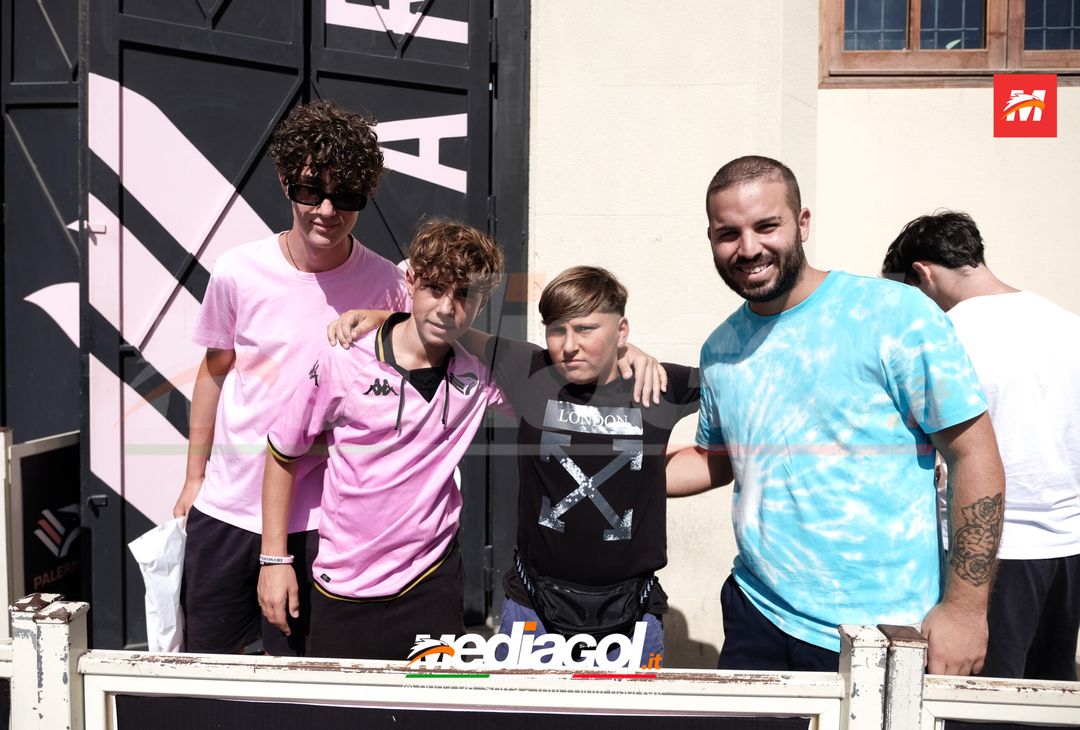 FOTO PALERMO: Liam Henderson incontra i tifosi allo Store Ufficiale (GALLERY) - immagine 4