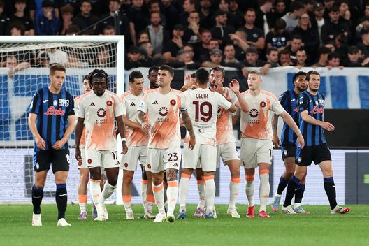 BERGAMO, ITALIA- MAGGIO 12: Bryan Cristante esulta insieme ai compagni dopo il gol del pareggio contro l'Atalanta. (Foto di Marco Luzzani/Getty Images). Atalanta-Roma: nel tempio della Dea, si spezza il filo dell’imbattibilità- immagine 5