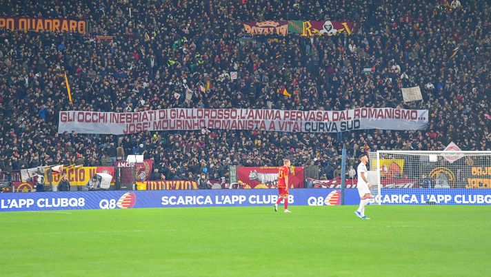 Roma-Fiorentina, la Sud al fianco di Mourinho: “Romanista a vita” - immagine 1