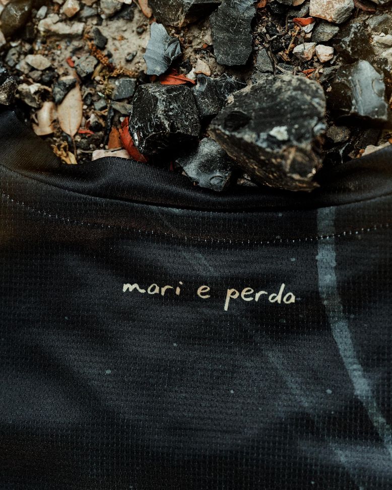 Cagliari, svelata la terza maglia: un tributo all'ossidiana