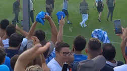 Mister Conte ringrazia e saluta la folla di tifosi: ovazione per lui dagli spalti