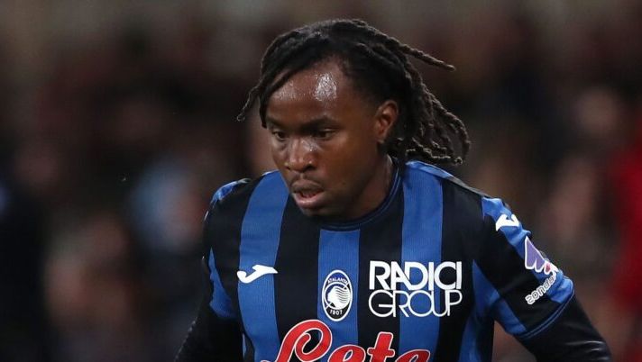 BERGAMO, ITALY - MAY 12: Ademola Lookman of Atalanta BC in action during the Serie A match between Atalanta BC and AS Roma at Gewiss Stadium on May 12, 2025 in Bergamo, Italy. (Photo by Marco Luzzani/Getty Images) Genoa-Atalanta, le formazioni ufficiali: turnover Gasp! La scelta su Lookman, CDK e i portieri - immagine 1