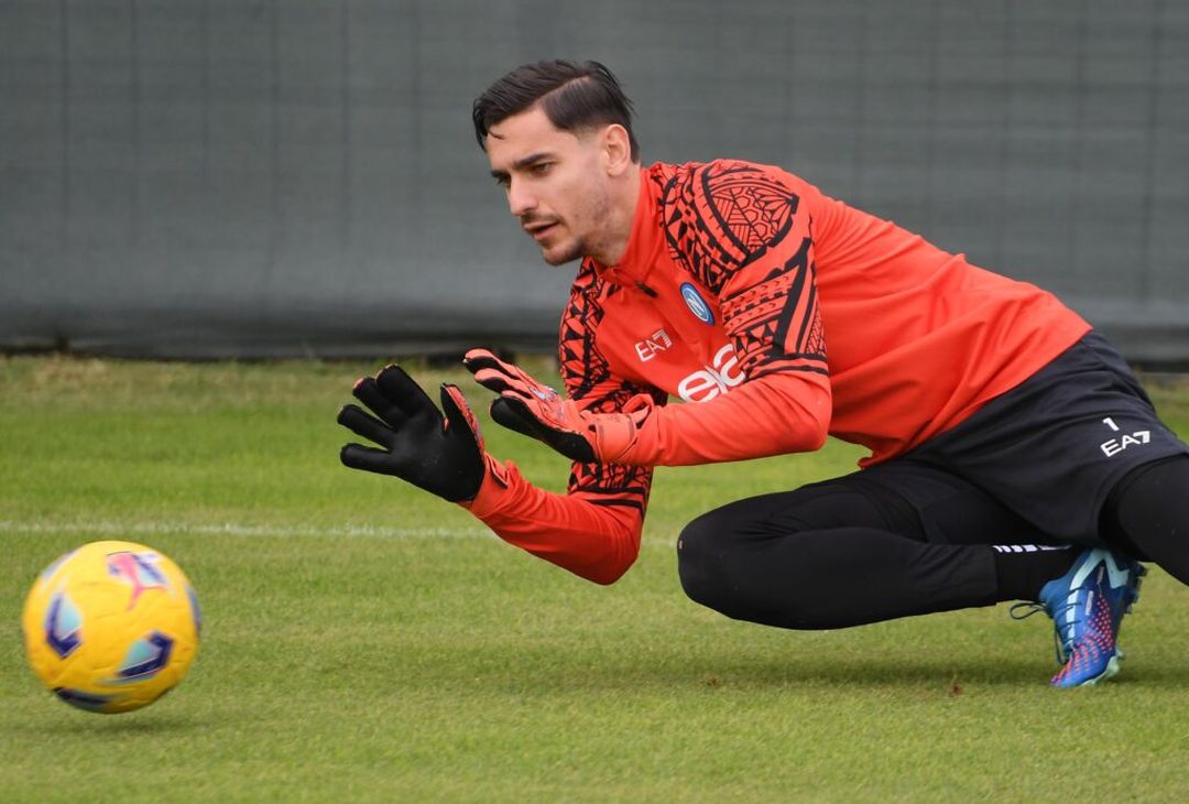 GALLERY Il Napoli si allena a Castel Volturno, concentrazione e grinta: le foto - immagine 5