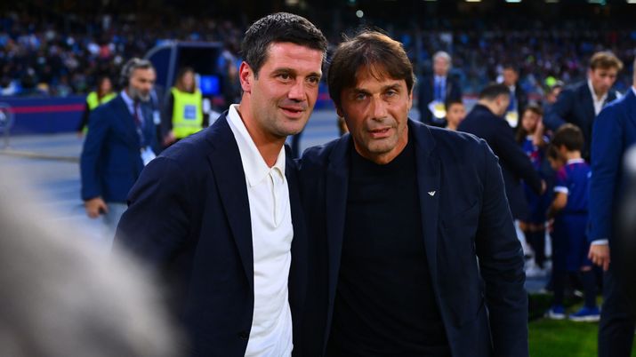 NAPLES, ITALY - OCTOBER 25: Head coach of FC Internazionale Cristian Chivu shakes hands with head coach of SSC Napoli Antonio Conte before the Serie A match between SSC Napoli and FC Internazionale at Stadio Diego Armando Maradona on October 25, 2025 in Naples, Italy. (Photo by Mattia Pistoia - Inter/Inter via Getty Images) Buscaglia sicuro: “Lotta Scudetto? Napoli e Inter sono più forti del Milan” - immagine 1