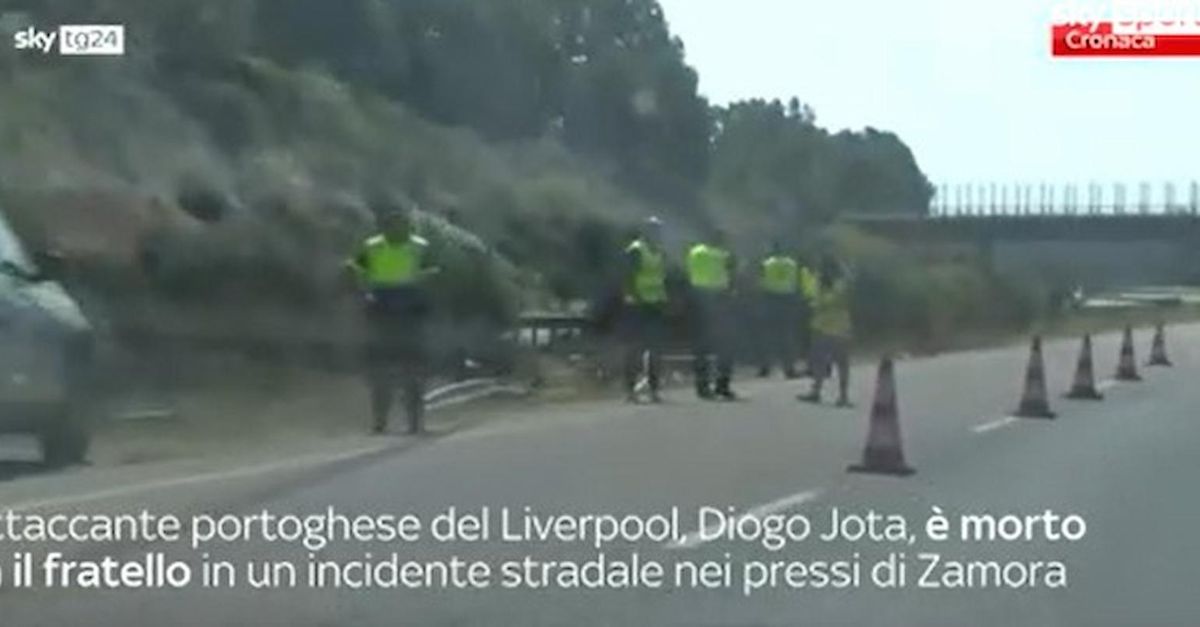 VIDEO / Calcio, Diogo Jota del Liverpool morto in incidente stradale: la ricostruzione VIDEO / Calcio, Diogo Jota del Liverpool morto in incidente stradale: la ricostruzione