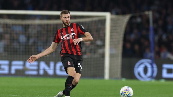 NAPLES, ITALY - APRIL 06: Strahinja Pavlovic of AC Milan in action during the Serie A match between SSC Napoli and AC Milan at Stadio Diego Armando Maradona on April 06, 2026 in Naples, Italy. (Photo by Claudio Villa/AC Milan via Getty Images) Napoli-Milan, Pavlovic ammette: “Non siamo stati coraggiosi” - immagine 1