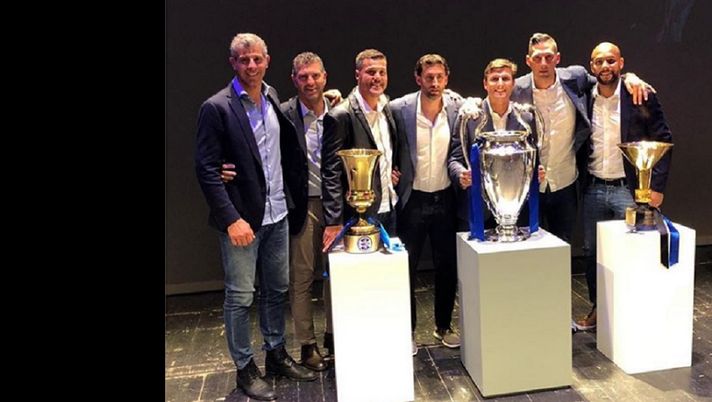 Triplete Inter, Milito e la foto con le Coppe: tifosi scatenati sui social - immagine 1