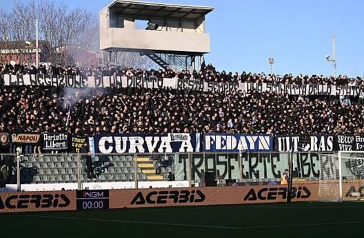 Cremonese-Napoli, striscione degli Ultras azzurri contro i divieti di trasferta FOTO- immagine 2