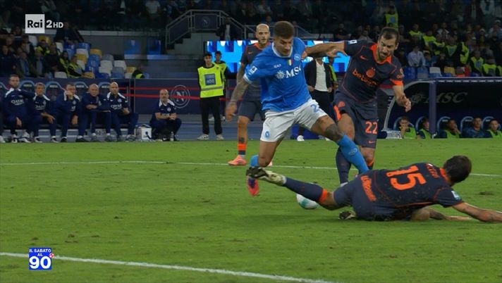 Rigore Napoli, l’Aia: “Meno di un rigorino”. Tutti bocciati, questo l’ordine di responsabilità - immagine 1