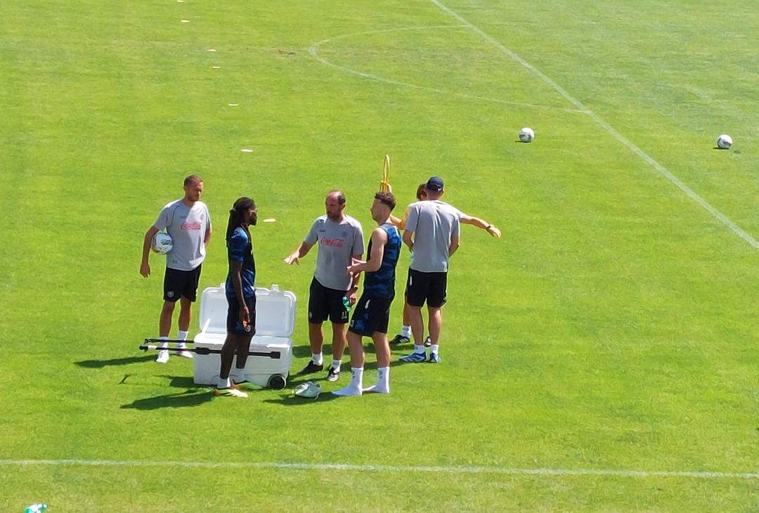 GALLERY Anguissa e Rrahmani si trattengono a colloquio con Stellini - immagine 3