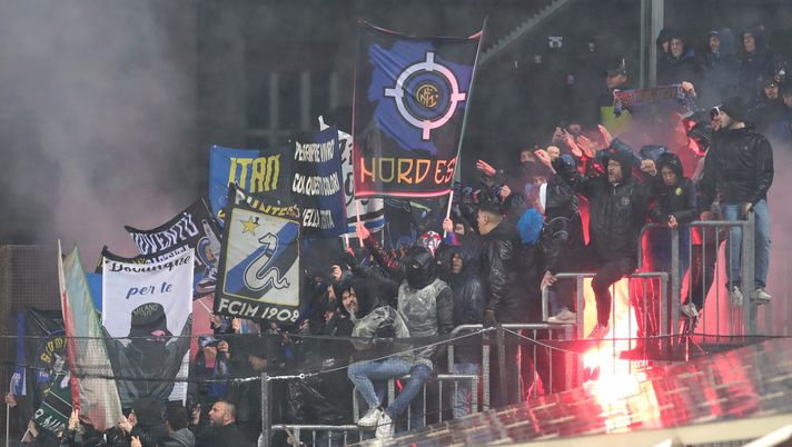 FOTO Napoli-Inter, striscione choc dei tifosi nerazzurri: “Odio per i napoletani” - immagine 1