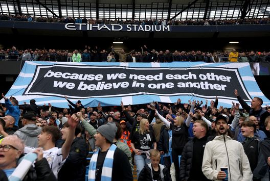 Manchester City-Liverpool: la sfida delle curve tra tradizione e modernità- immagine 3