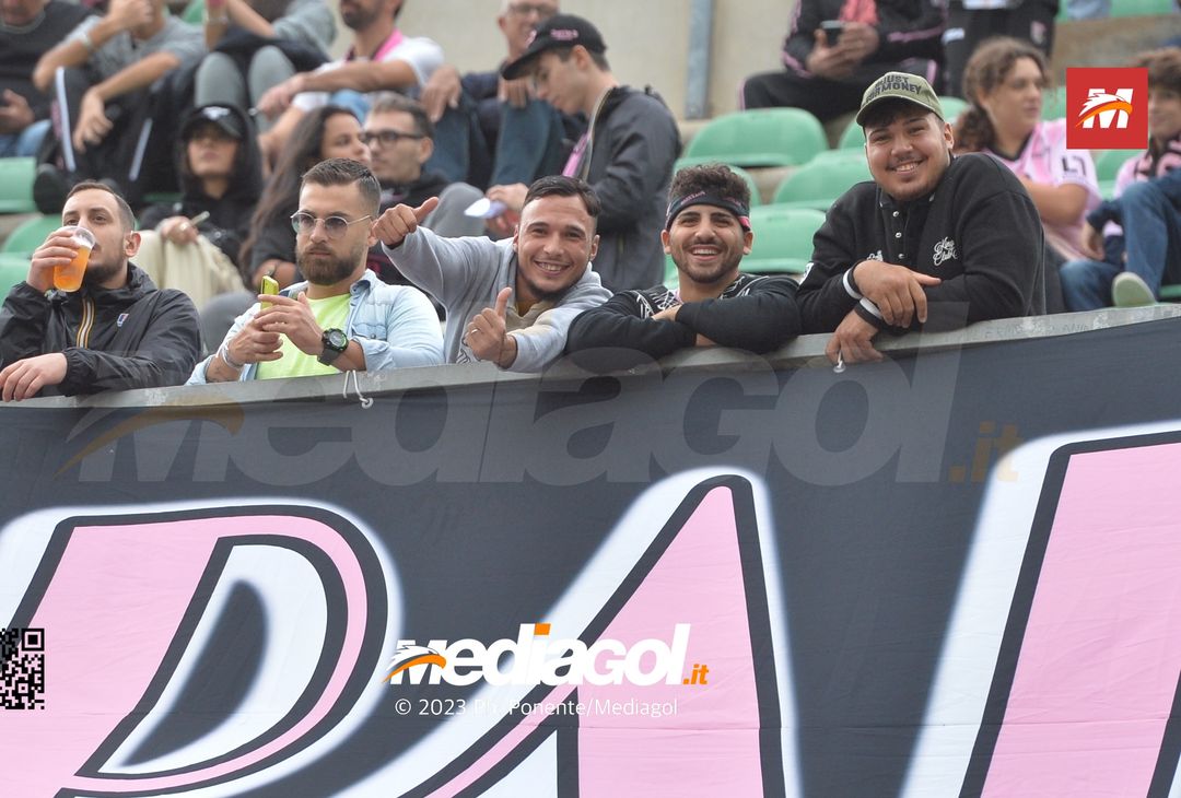 FOTOTIFO Palermo-Cittadella 0-1, gli scatti ai tifosi al “Renzo Barbera” (GALLERY) - immagine 71