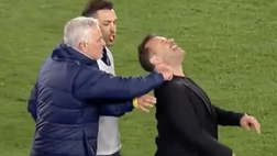 VIDEO – Mourinho che fai? Prende per il naso l’allenatore avversario