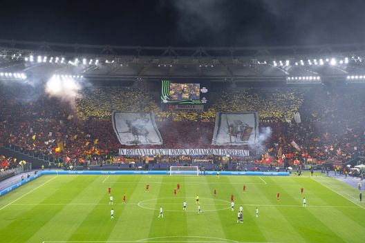 Verso Roma-Viktoria Plzen: le migliori coreografie europee imbastite all’Olimpico- immagine 6