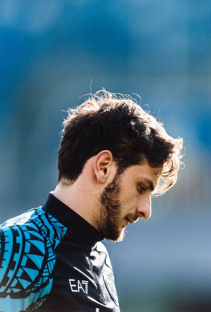 “Per sempre il nostro 77!”: il Napoli celebra sui social i 25 anni di Kvara – GALLERY - immagine 6