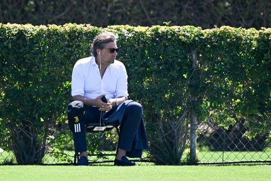 LOS ANGELES, CALIFORNIA - JULY 26: Cristiano Giuntoli of Juventus during a training session on July 26, 2023 in Los Angeles, California. (Photo by Daniele Badolato - Juventus FC/Juventus FC via Getty Images) Tuttosport: “La missione di Giuntoli. Può chiudere per Nico già da domani”- immagine 2