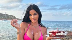 Ivana Knoll ringrazia i fan per gli auguri di compleanno con una foto piccante
