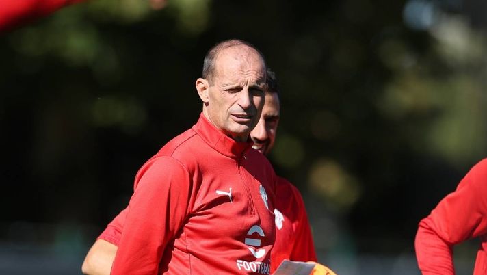 Massimiliano Allegri (allenatore AC Milan), qui durante una conferenza stampa con i rossoneri a Milanello | Milan News (Getty Images) Zazzaroni: 'Su Allegri tentativi di recuperare dopo aver sparato minchiate. Modric ...'