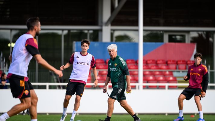Getty Images Roma, bagno d’amore in Inghilterra. In 500 con l’Aston Villa, 200 per l’allenamento - immagine 1