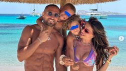 La famiglia D’Ambrosio prima e dopo: stessa spiaggia e stesso mare