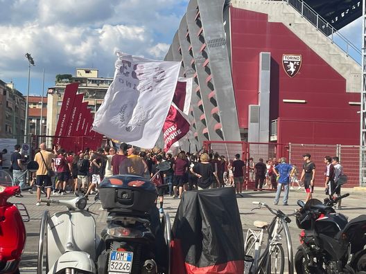 Torino, i tifosi rispondono presente: sostegno alla squadra durante l’allenamento- immagine 2