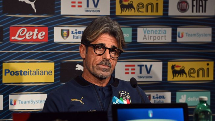 REGGIO NELL'EMILIA, ITALY - NOVEMBER 14: Alberico Evani of Italy speaks with the media during a press conference at Centro Tecnico Federale di Coverciano on November 14, 2020 in Florence, Italy. (Photo by Claudio Villa/Getty Images) Evani: “Conosco Conte, sa come ottenere certi risultati. Sa lavorare in un modo” - immagine 1