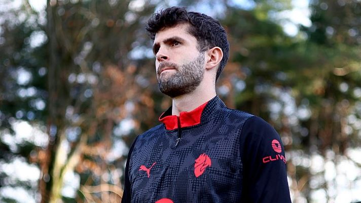 CAIRATE, ITALY - DECEMBER 26: Christian Pulisic of AC Milan looks on during an AC Milan Training Session at Milanello on December 26, 2025 in Cairate, Italy. (Photo by Giuseppe Cottini/AC Milan via Getty Images) NEWS – Olivera, Bonny, Beukema, Pulisic, Lukaku, Conceicao, Nkunku, Acerbi, Kean, Gabbia, Leao: le novità - immagine 1