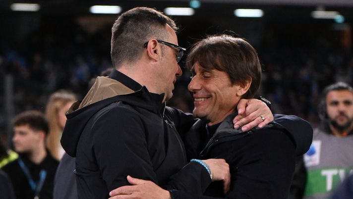 NAPLES, ITALY - APRIL 14: Roberto D'Aversa Empoli head coach greets Antonio Conte Napoli head coach before the Serie A match between Napoli and Empoli at Stadio Diego Armando Maradona on April 14, 2025 in Naples, Italy. (Photo by Francesco Pecoraro/Getty Images) conte d'aversa