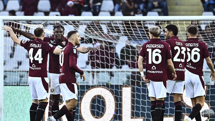 TURIN, ITALY - DECEMBER 13: Nikola Vlasić of Torino FC celebrates after scoring the 1-0 goal during the Serie A match between Torino FC and US Cremonese at Stadio Olimpico di Torino on December 13, 2025 in Turin, Italy. (Photo by Diego Puletto/Getty Images) Torino-Cremonese 1-0 al 45′: Vlasic segna ancora e manda avanti i granata - immagine 1