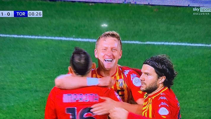 Fermoimmagine Sky Sport Benevento-Torino, Glik segna ed esulta: il VAR poi lo gela - immagine 1